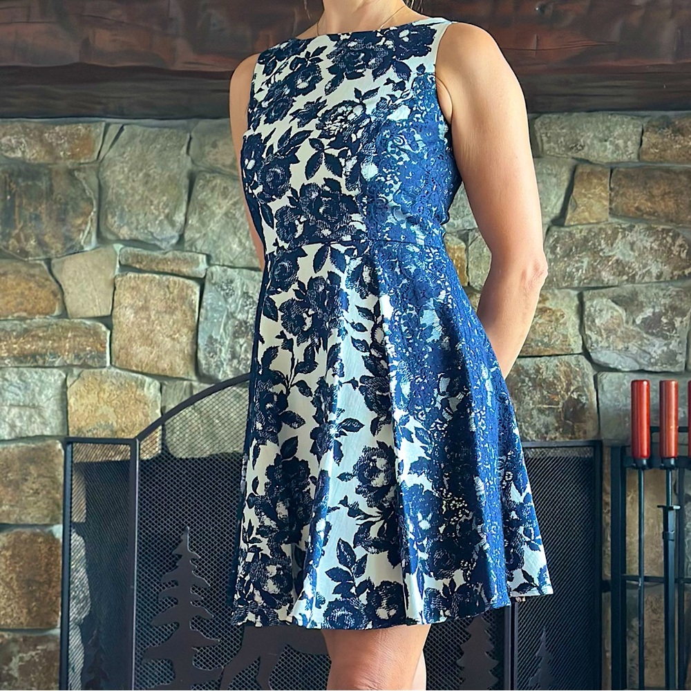 JESSICA SIMPSON Floral&Lace A-Line Dress, Navy & White - Sz.4
❗️Only Worn Once❗️